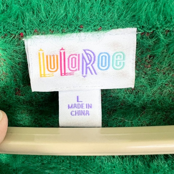 🎄|•LULAROE•| Super SOFT Fuzzy 'Merry' Christmas Sweater Size Large - Picture 4 of 5